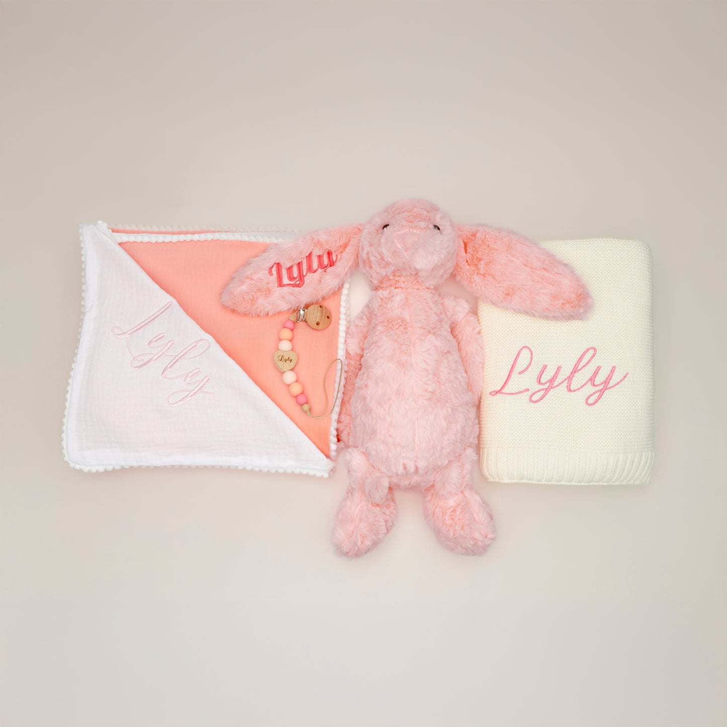 Coffret naissance personnalisé 4-en-1 : Lapin, couverture, lange et attache-tétine personnalisés