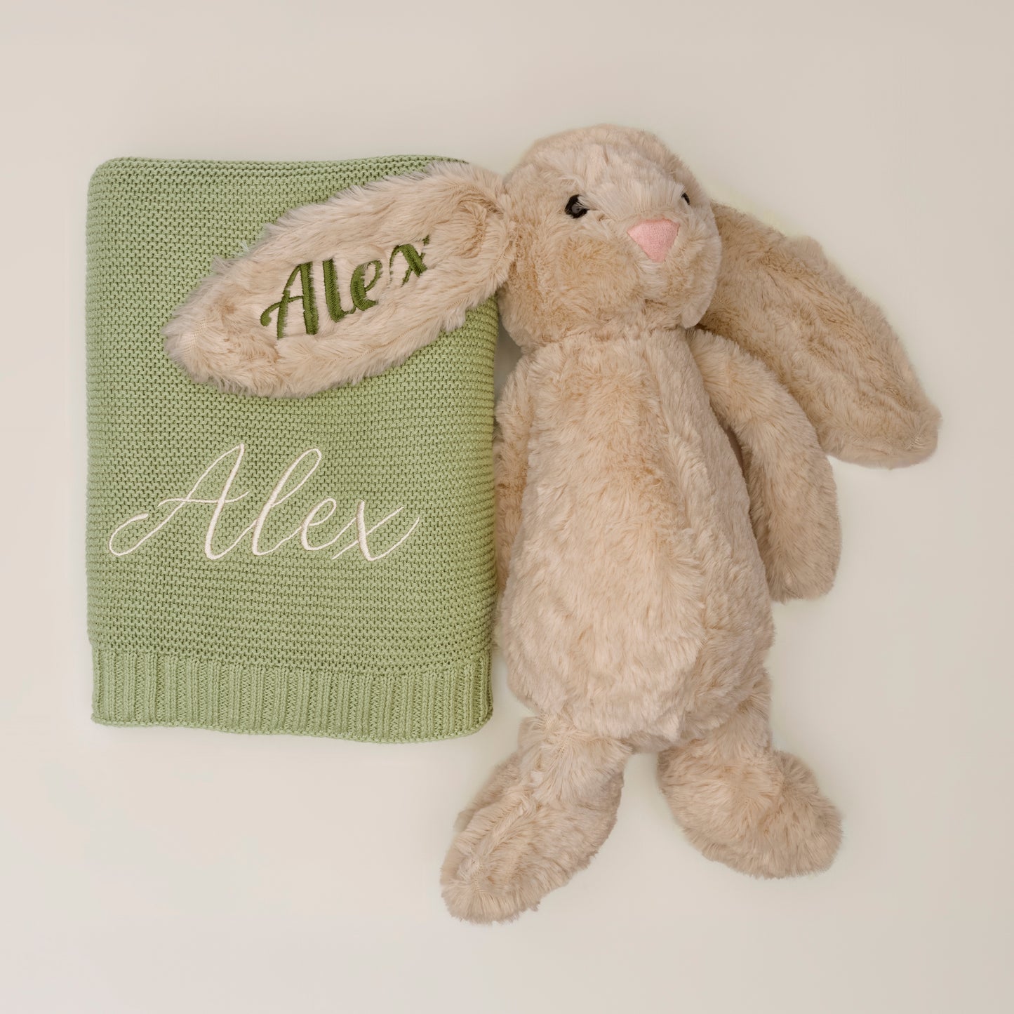 Coffret Duo Douillet Personnalisé – Lapin en Peluche & couverture brodés au prénom de bébé