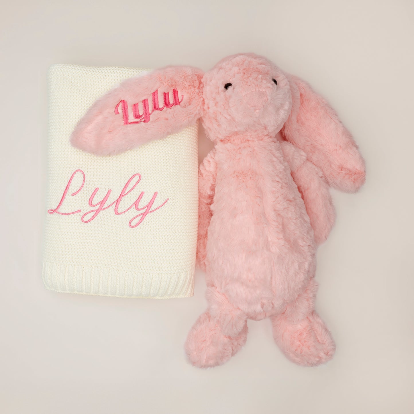Coffret Duo Douillet Personnalisé – Lapin en Peluche & couverture brodés au prénom de bébé