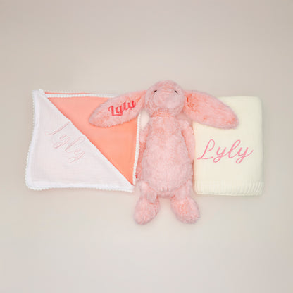 Coffret Cocon Personnalisé : Lapin, couverture et lange brodés au nom de bébé