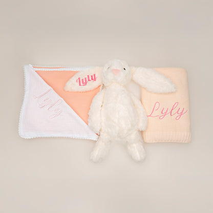 Coffret Cocon Personnalisé : Lapin, couverture et lange brodés au nom de bébé