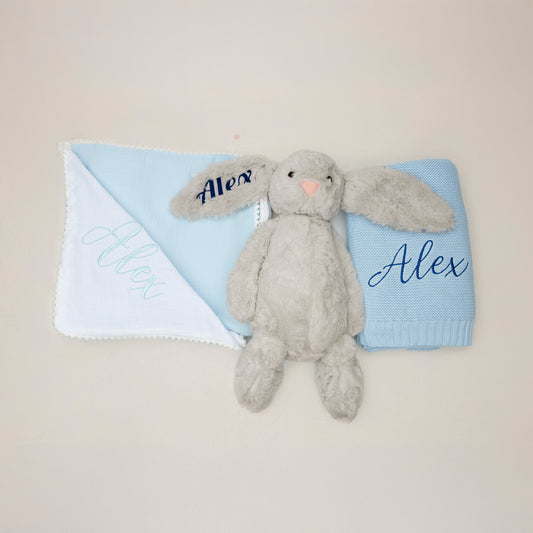 Coffret Cocon Personnalisé : Lapin, couverture et lange brodés au nom de bébé